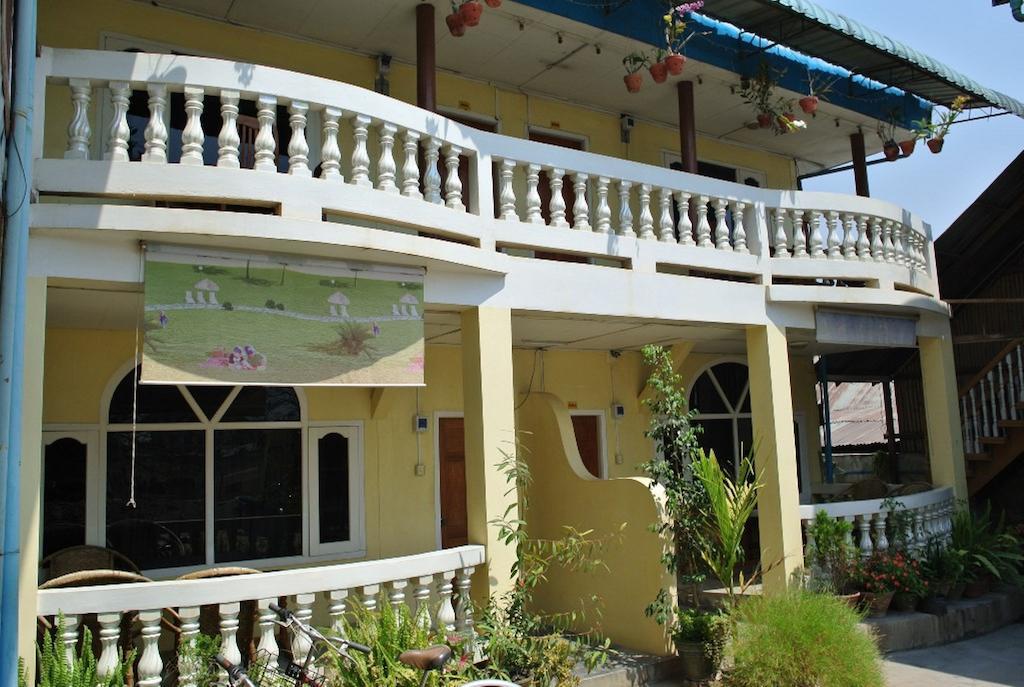 Bright Hotel Nyaung Shwe Exterior photo